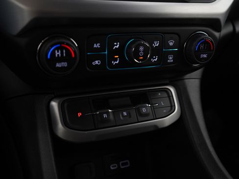 Used 2023 GMC Acadia SLT image 25