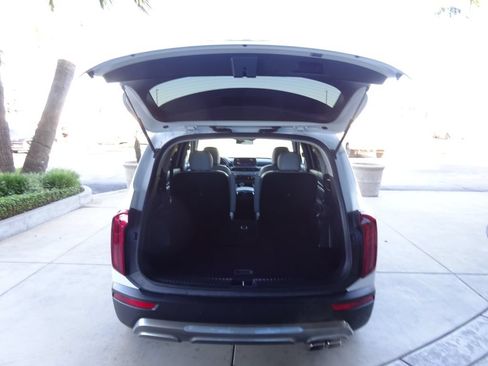 Used 2022 Kia Telluride S FWD image 31