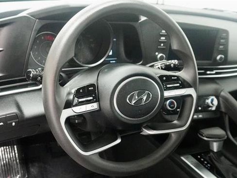 Used 2023 Hyundai Elantra SEL image 11