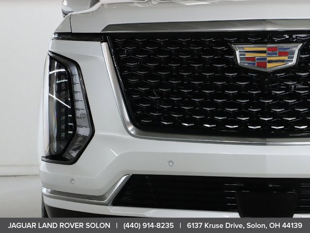 Used 2025 Cadillac Escalade Premium Luxury AWD/4WD image 46