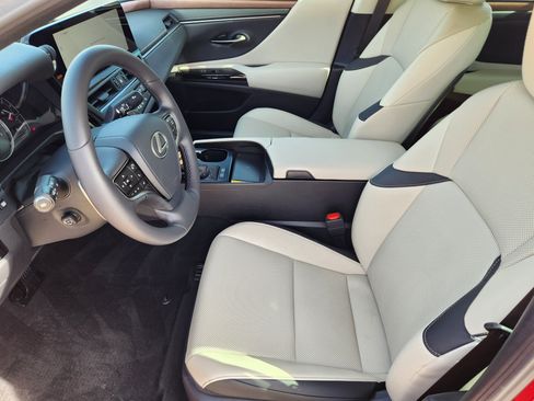 Used 2025 Lexus ES 300h w/ Premium Package image 14