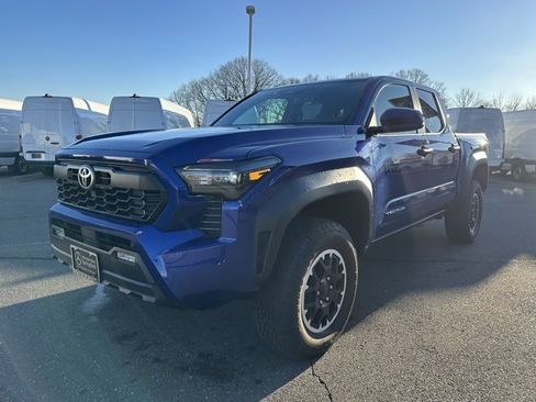 Used 2024 Toyota Tacoma TRD Off-Road image 3