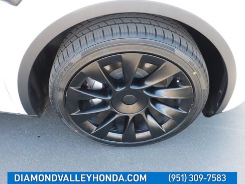 Used 2021 Tesla Model Y Long Range AWD/4WD image 25