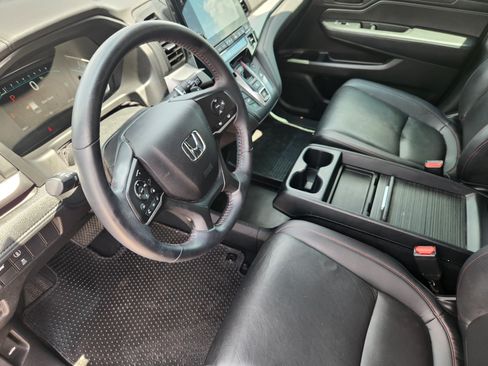 Used 2023 Honda Odyssey Sport image 14
