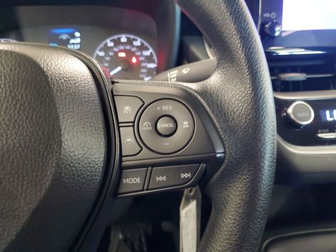 Used 2025 Toyota Corolla LE image 21