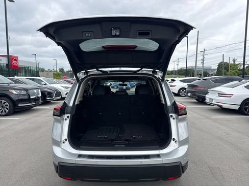 Certified 2024 Nissan Rogue SV w/ SV Premium Package FWD image 9