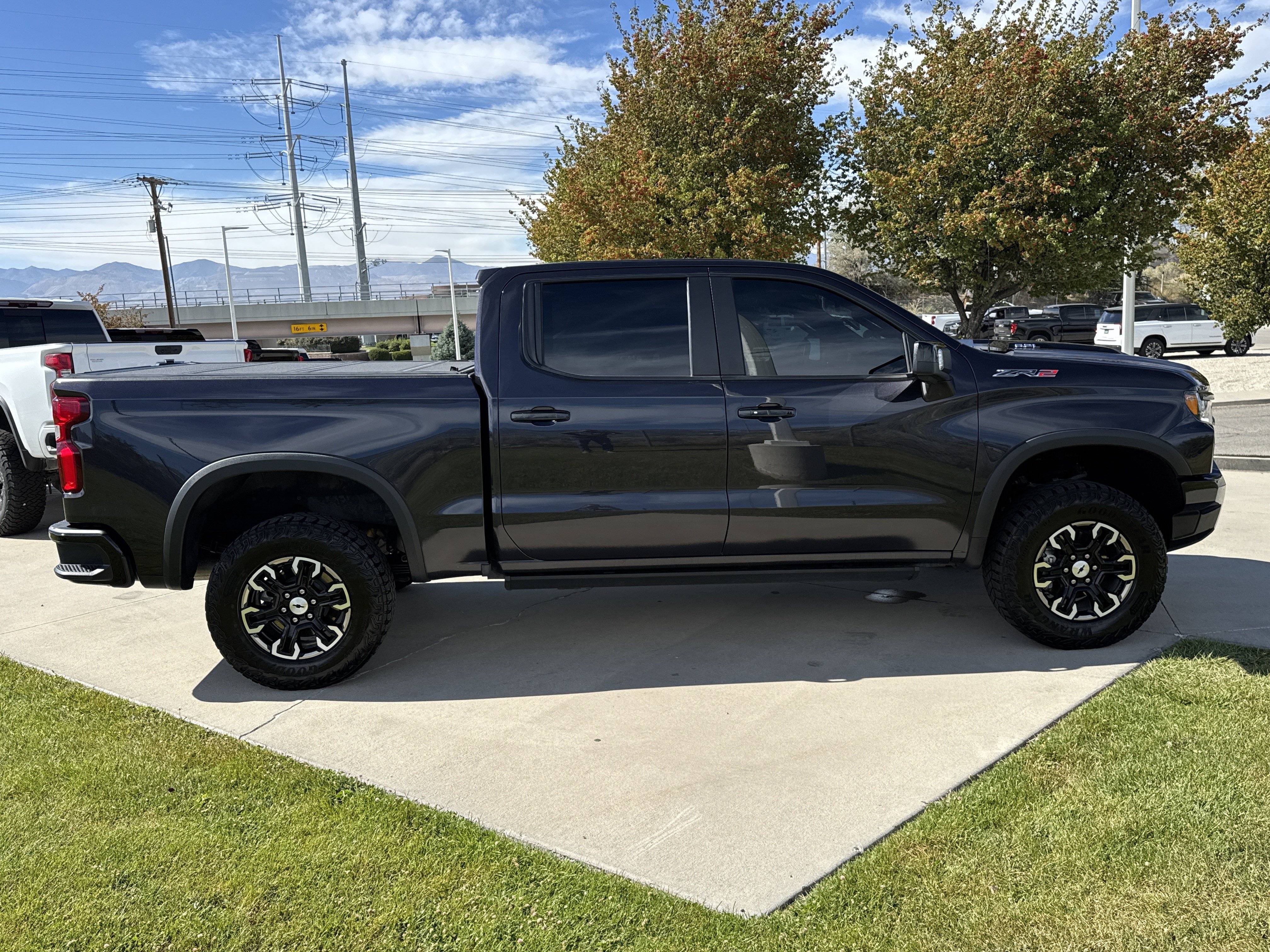 Used 2023 Chevrolet Silverado 1500 ZR2 w/ Technology Package AWD/4WD image 15