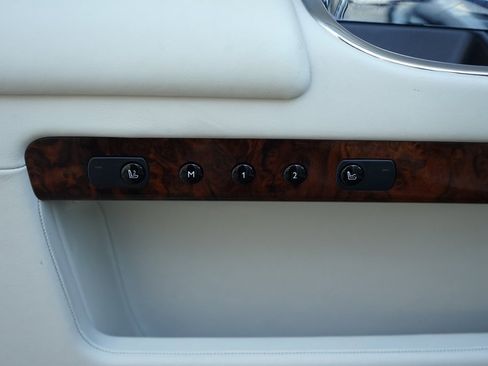 Used 2016 Rolls-Royce Ghost image 25