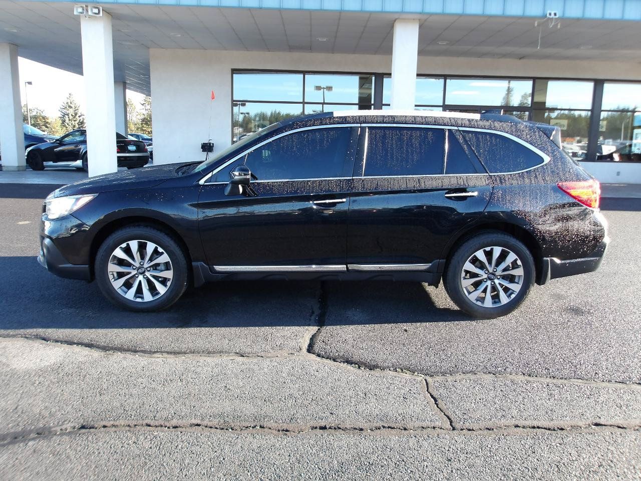 Used 2019 Subaru Outback 2.5i Touring w/ Popular Package #3A AWD/4WD image 2