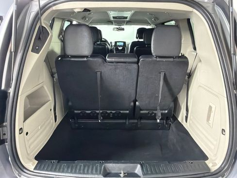 Used 2014 Chrysler Town & Country Touring FWD image 18
