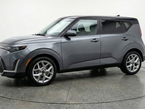 Used 2025 Kia Soul LX w/ LX Technology Package FWD image 3