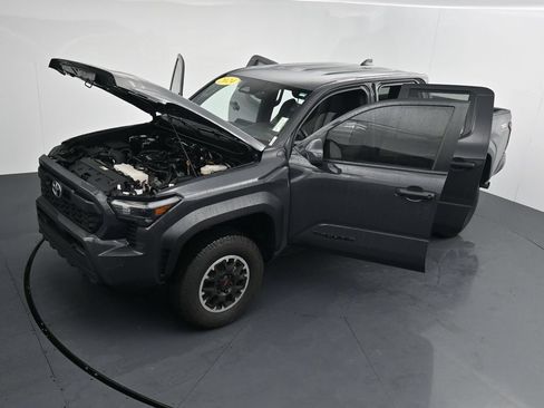 Used 2024 Toyota Tacoma TRD Off-Road AWD/4WD image 43