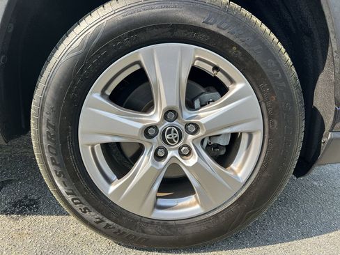 Used 2022 Toyota RAV4 XLE w/ Convenience Package image 13