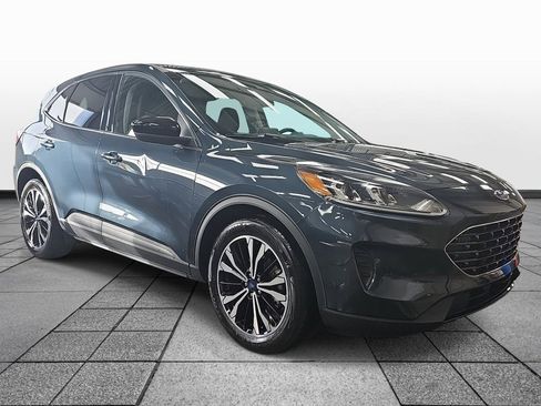 Used 2022 Ford Escape SE w/ SE Sport Appearance Package image 2