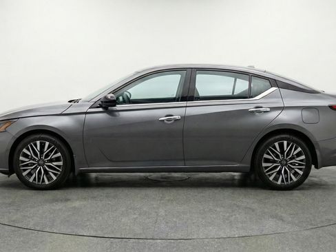 Used 2025 Nissan Altima 2.5 SV image 5