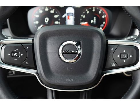 Used 2019 Volvo XC40 T5 Momentum AWD/4WD image 18