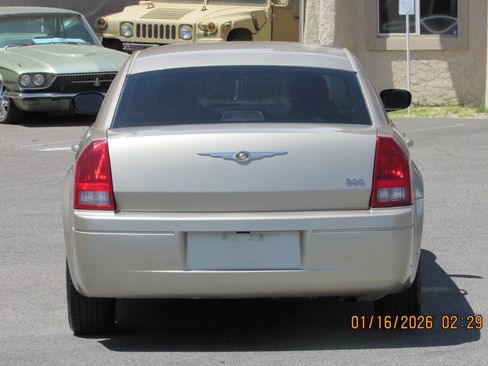Used 2006 Chrysler 300 w/ Sound Group image 6