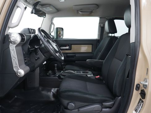 Used 2011 Toyota FJ Cruiser 4WD w/ Upgrade Pkg image 18