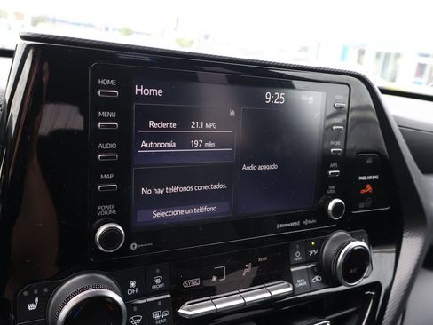 Used 2022 Toyota Highlander XSE FWD image 21