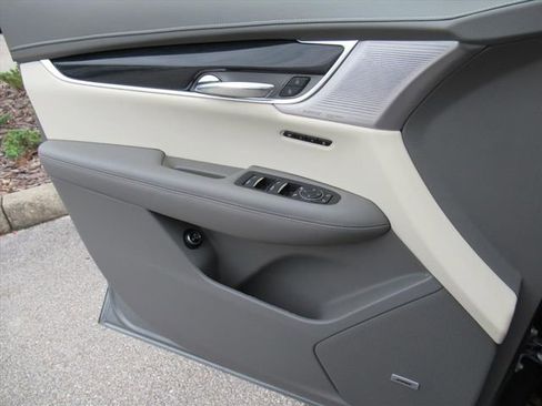 Certified 2024 Cadillac XT6 Premium Luxury image 26