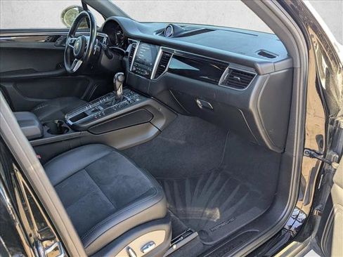 Used 2018 Porsche Macan image 20