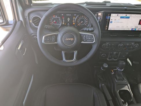 New 2026 Jeep Wrangler Unlimited Rubicon AWD/4WD image 15
