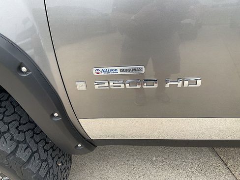 Used 2009 GMC Sierra 2500 SLT w/ SLT Convenience Package AWD/4WD image 9