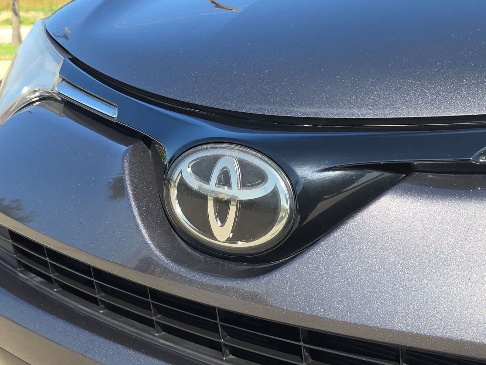 Used 2018 Toyota RAV4 XLE FWD image 11