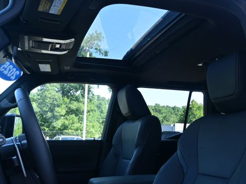 Used 2025 Lexus GX 550 w/ Accessory Package (Z1) AWD/4WD image 29