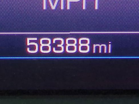 Used 2022 GMC Acadia SLE image 25