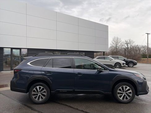 Used 2023 Subaru Outback Premium image 2