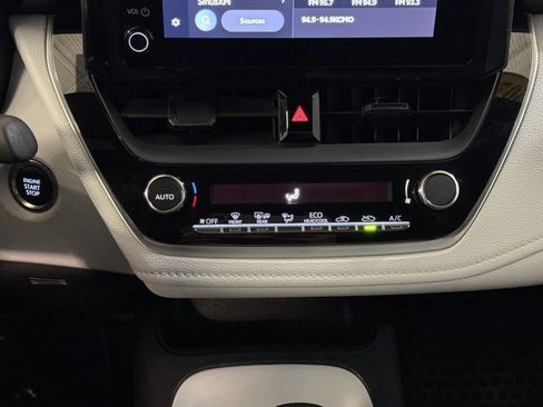 Used 2024 Toyota Corolla SE image 32