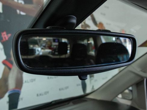 Used 2017 Chrysler Pacifica Touring image 12