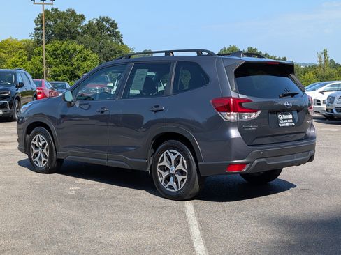 Used 2023 Subaru Forester Premium AWD/4WD image 7