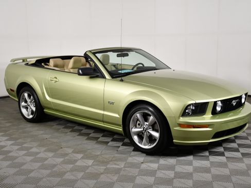 Used 2006 Ford Mustang GT RWD image 4