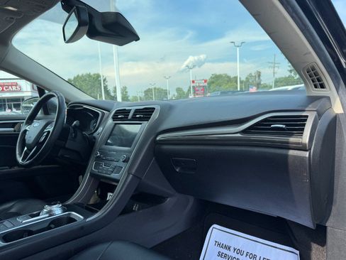 Used 2020 Ford Fusion SEL FWD image 19