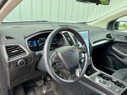 Used 2024 Ford Edge SE w/ Black Appearance Package image 10