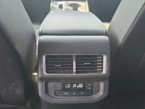 Used 2024 Volkswagen Atlas SE FWD image 19