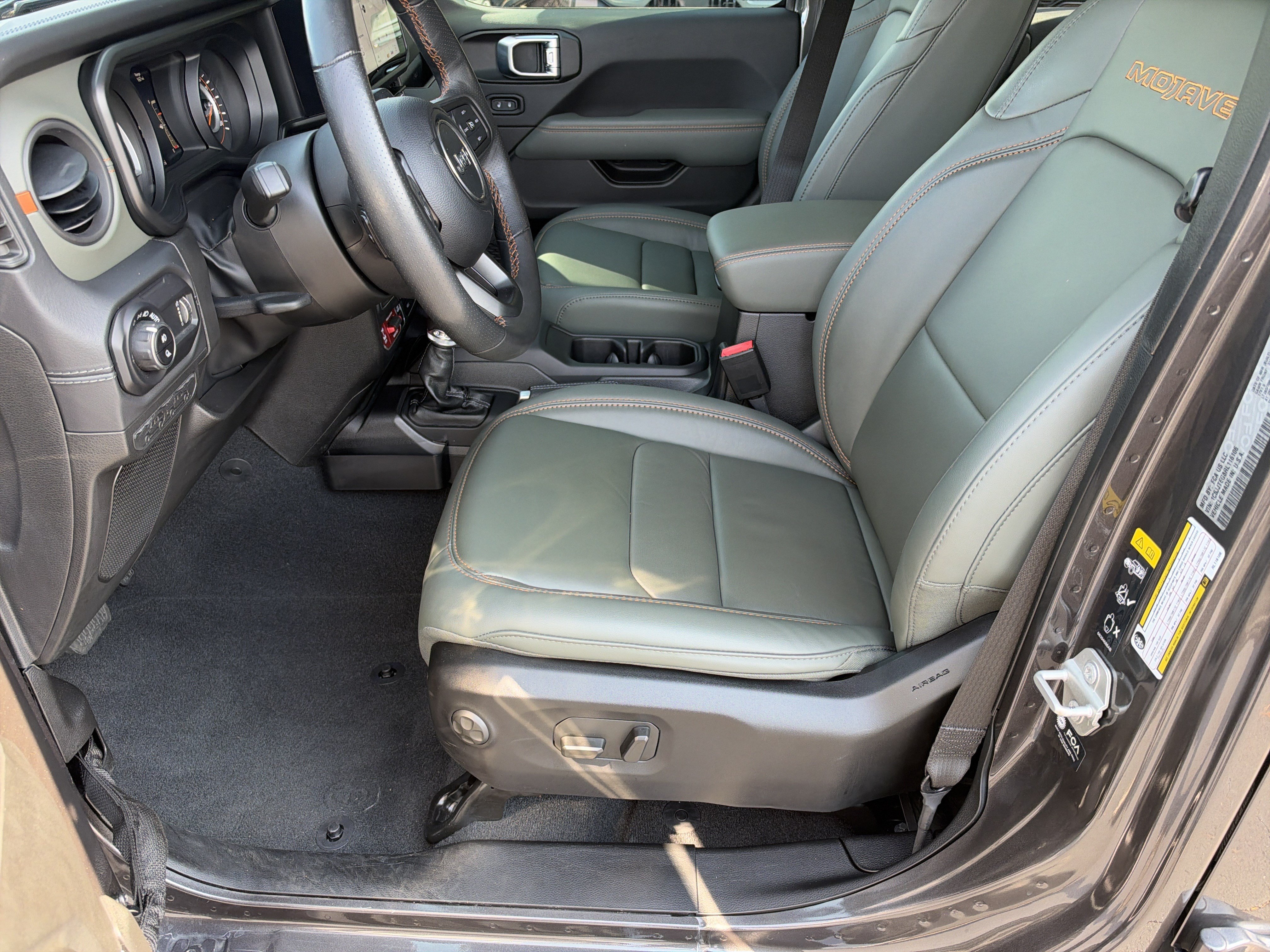 Used 2024 Jeep Gladiator Mojave AWD/4WD image 11