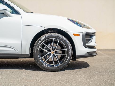 Certified 2025 Porsche Macan image 9