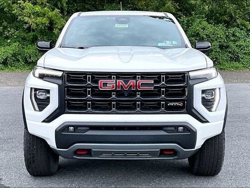 Used 2023 GMC Canyon AT4 w/ Technology Package AWD/4WD image 4
