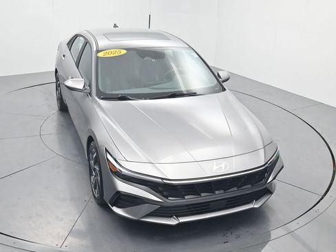 Used 2025 Hyundai Elantra SEL FWD image 51