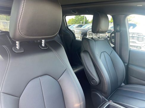 New 2026 Chrysler Pacifica Select image 11