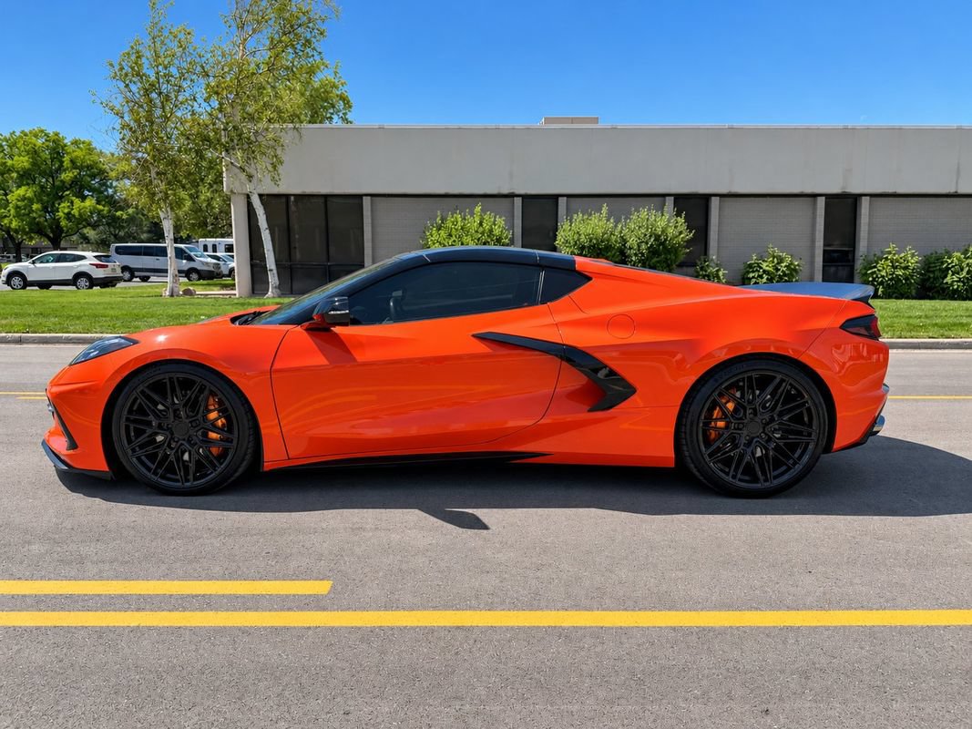 Used 2021 Chevrolet Corvette Stingray Premium Cpe w/ Z51 Performance Package RWD image 2