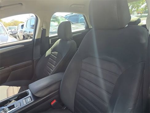 Used 2020 Ford Fusion SE image 19