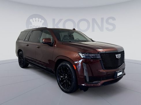 Used 2023 Cadillac Escalade ESV Sport w/ LPO, ONYX Package AWD/4WD image 10