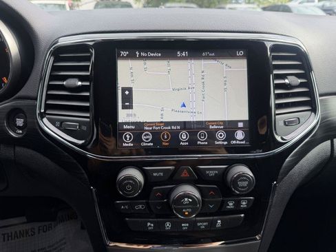 Used 2020 Jeep Grand Cherokee Laredo w/ 18" Wheel & 8.4" Radio Group AWD/4WD image 14