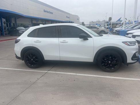 Used 2024 Honda HR-V Sport image 3