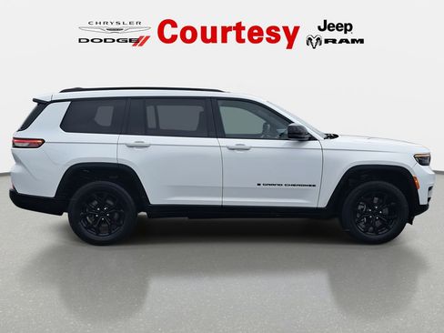 Certified 2024 Jeep Grand Cherokee L Laredo image 4