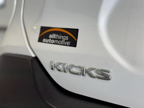 Used 2019 Nissan Kicks SV FWD image 31